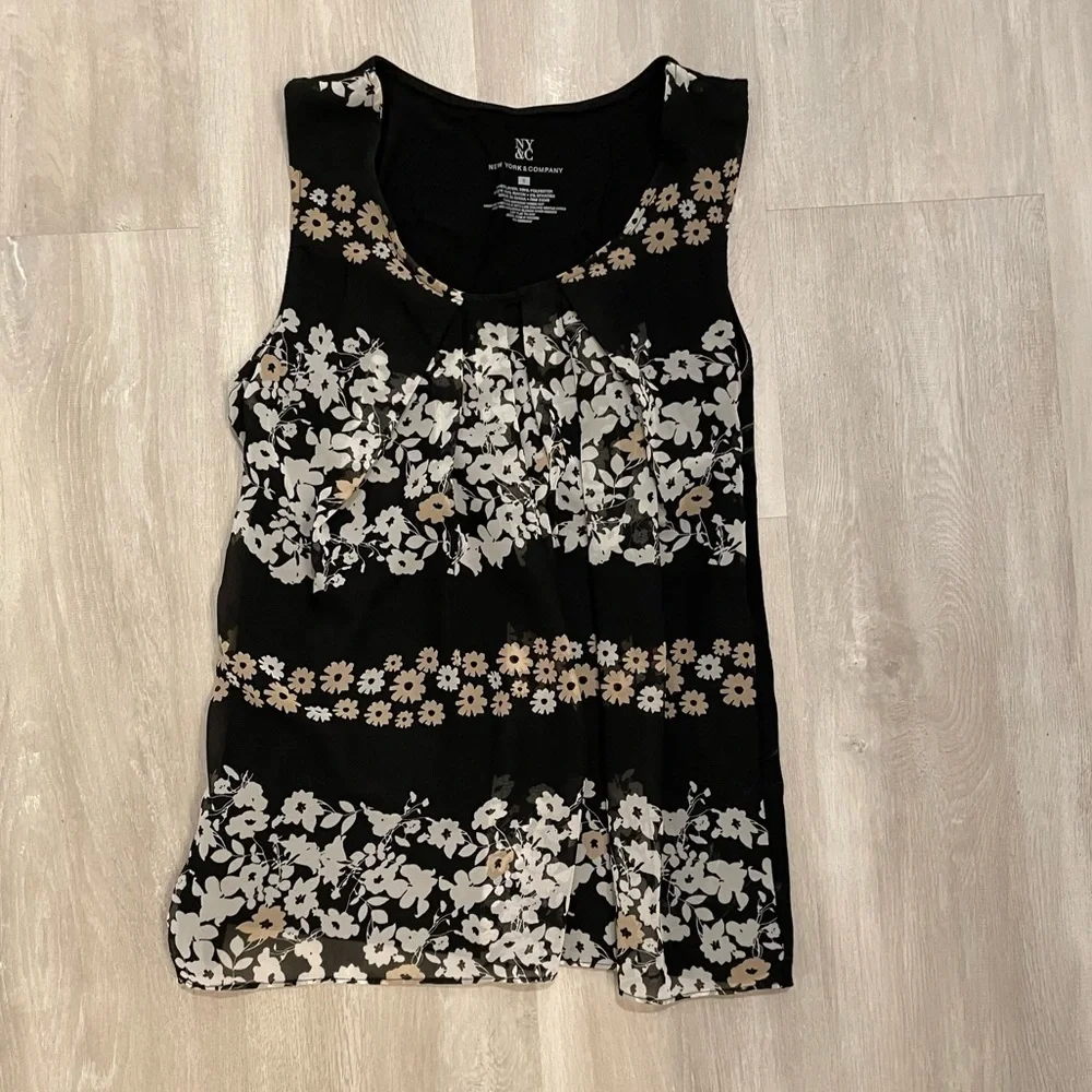 WOMEN’S New York & Co. Sleeveless Top - Picture 3 of 6